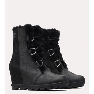 SOREL WOMEN'S JOAN OF ARCTIC WEDGE II LUX BOOT in BLACK with FUR